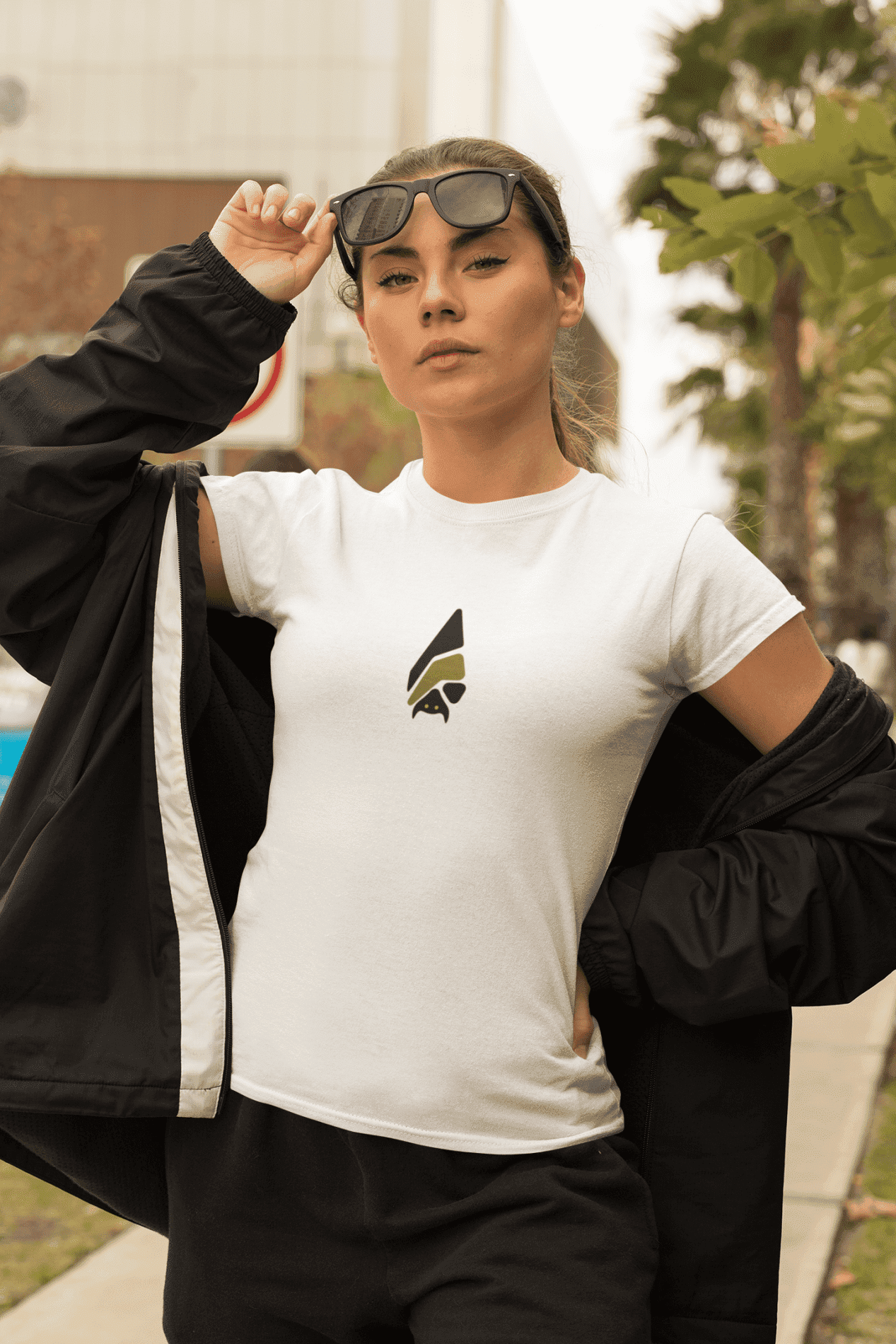 woman-wearing-an-Batz olive athleisure-outfit-32445 (1) woman wearing an Batz olive athleisure outfit 32445 1